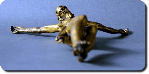 Christ en bronze doré ou Crucifix en bronze doré ou Christ en Croix en bronze doré