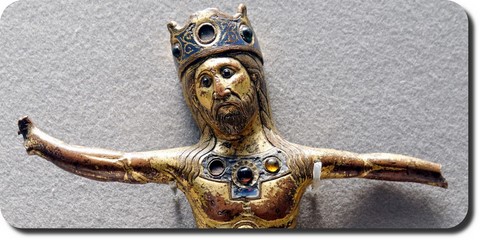christ en cuivre doré ou crucifix en cuivre doré ou christ en croix en cuivre doré