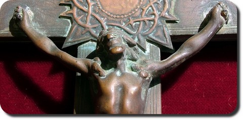 christ en cuivre ou crucifix en cuivre ou christ en croix en cuivre